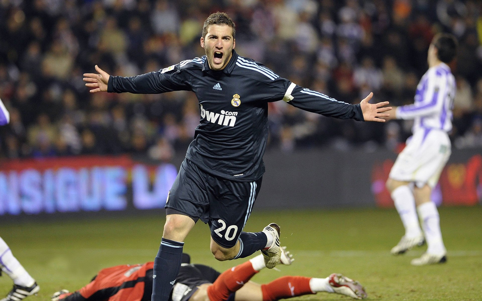 东决关键战焦点战，那不勒斯硬仗取胜尤文，南意足球的坚韧宣言