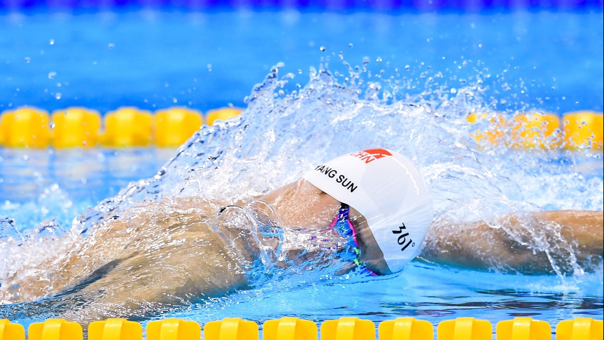 世界排名争夺战焦点战，黄蜂连续得分压制尼克斯